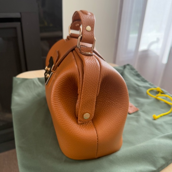 Beautiful Soft Leather Doctor's Style Bag - Picture 2 of 5